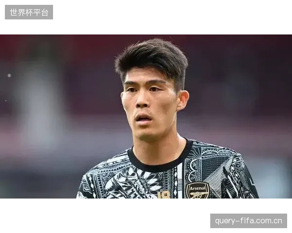 富安健洋与伊藤洋辉的多面手属性，赋予森保一在三后卫与四后卫间切换的自由。